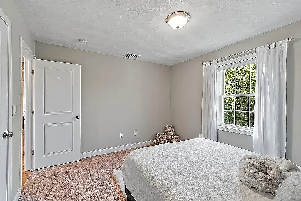 4 bed, 1 bath apartment for rent at 25 Hopkins St Unit 2, Revere — photo 6 of 14