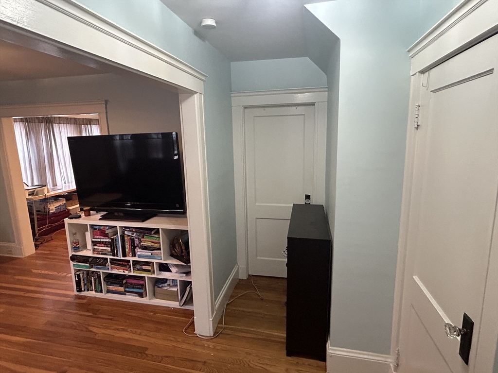 2 bed, 1 bath apartment for rent at 25 Irvington Rd Unit 2, West Somerville — photo 3 of 17
