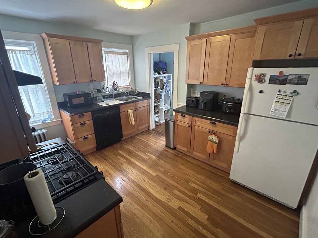 2 bed, 1 bath apartment for rent at 25 Irvington Rd Unit 2, West Somerville — photo 9 of 17