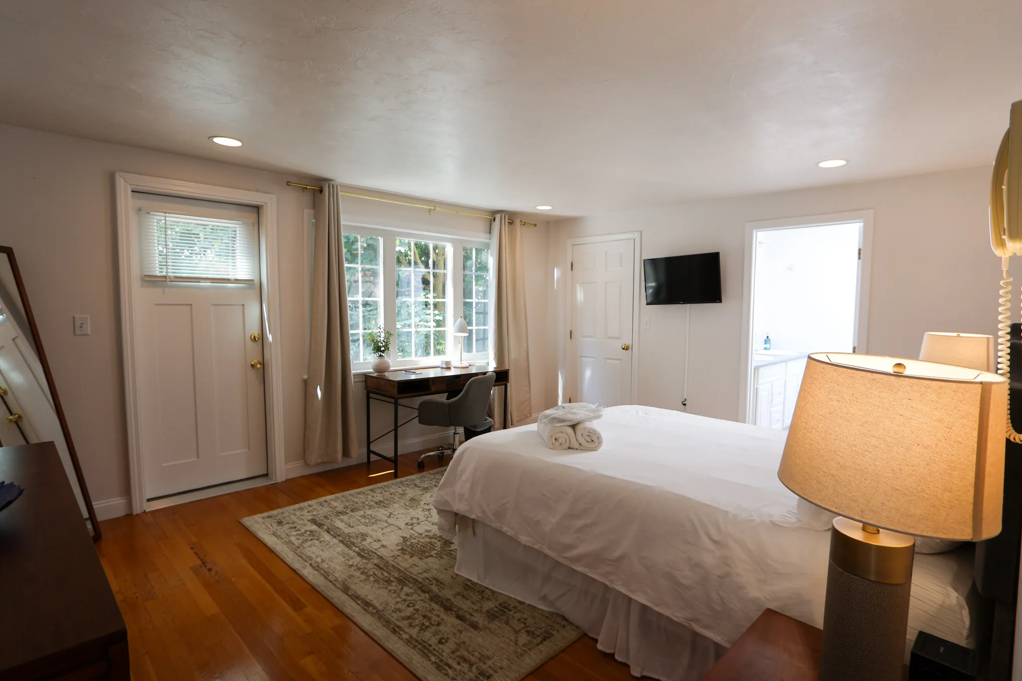 3 bed, 3 bath apartment for rent at 25 Jay St Unit C, Riverside — photo 18 of 29