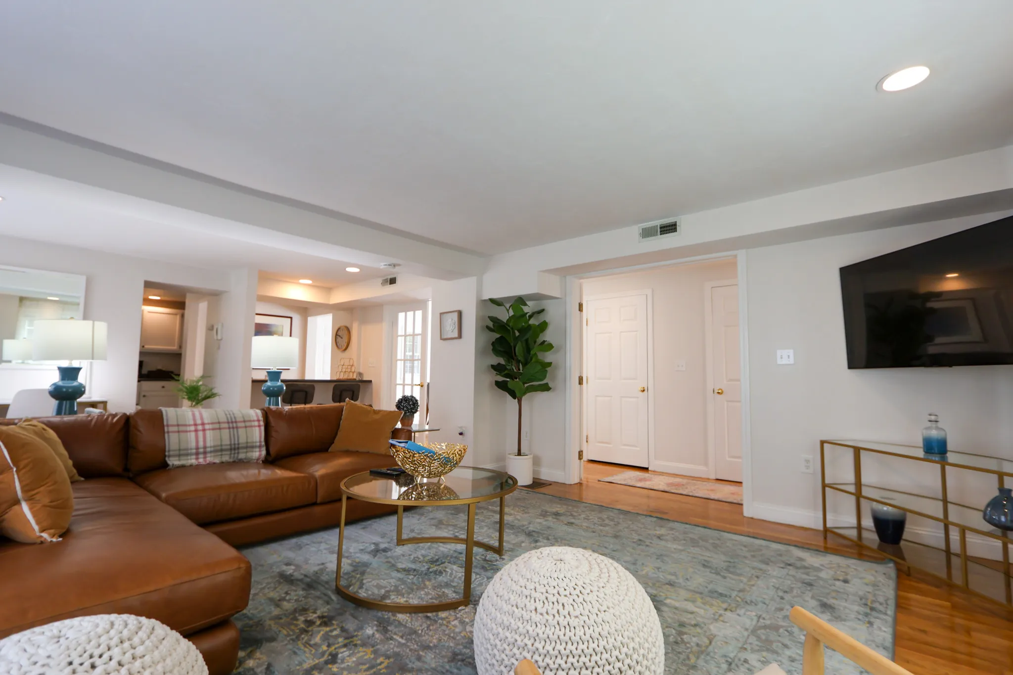 3 bed, 3 bath apartment for rent at 25 Jay St Unit C, Riverside — photo 4 of 29