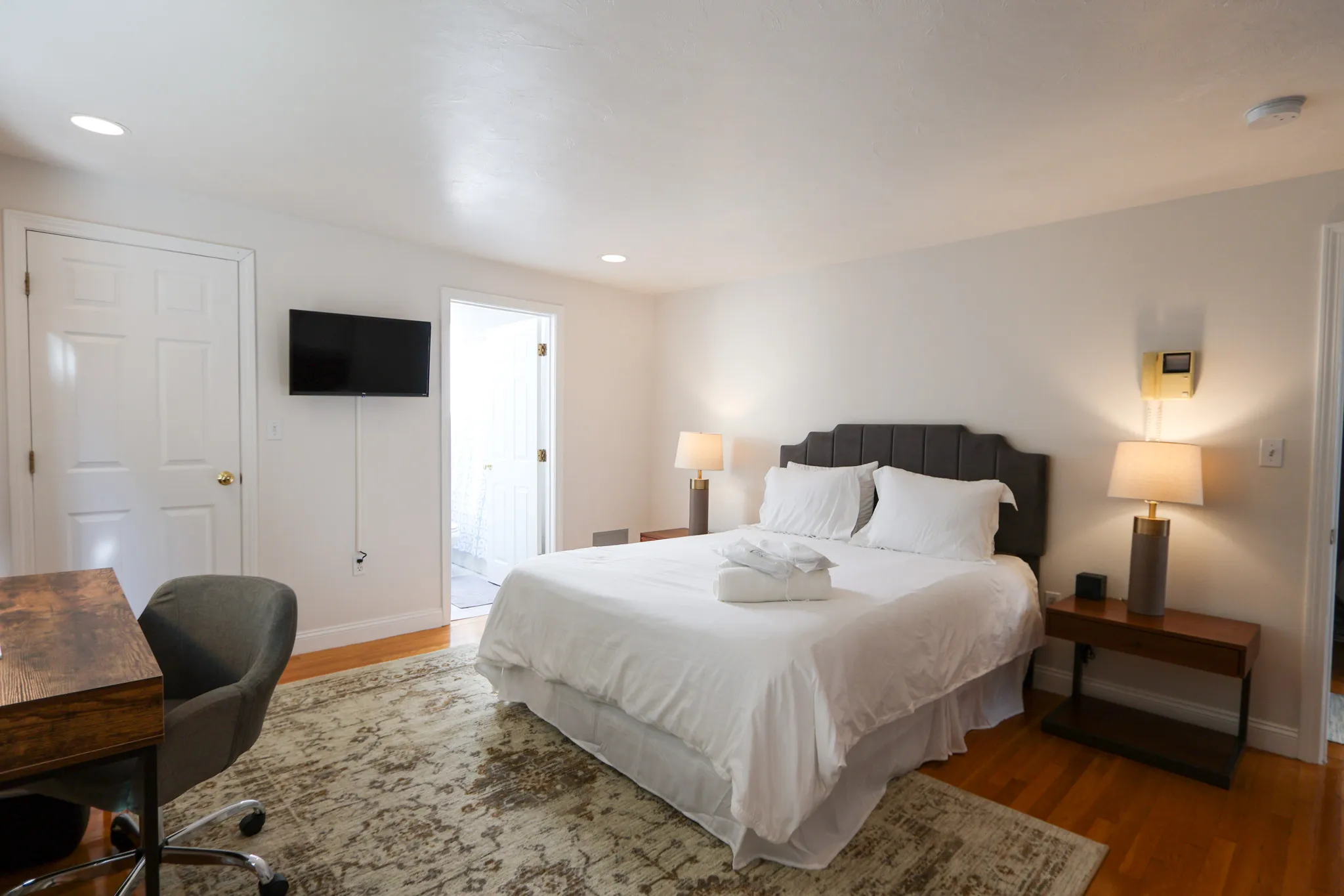 3 bed, 3 bath apartment for rent at 25 Jay St Unit C, Riverside — photo 19 of 29