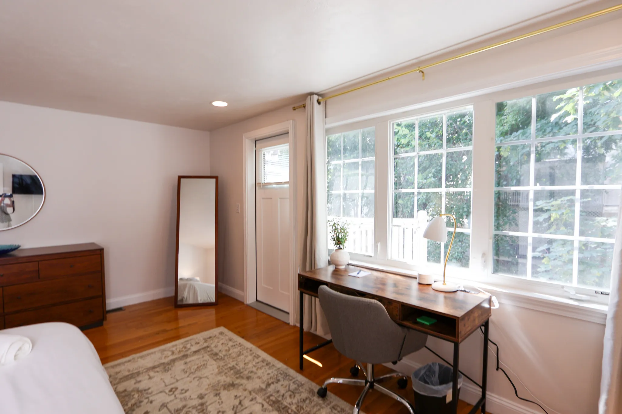3 bed, 3 bath apartment for rent at 25 Jay St Unit C, Riverside — photo 20 of 29