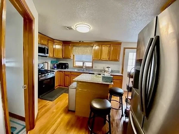 3 bed, 1 bath apartment for rent at 25 Kanawha Ave Unit 25, Agawam — photo 3 of 9
