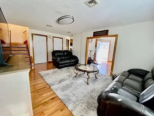3 bed, 1 bath apartment for rent at 25 Kanawha Ave Unit 25, Agawam — photo 1 of 9