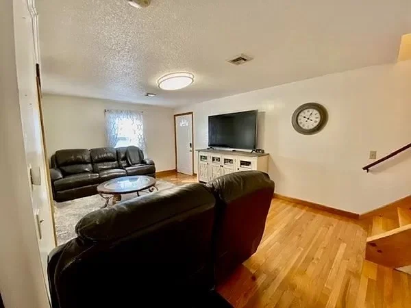 3 bed, 1 bath apartment for rent at 25 Kanawha Ave Unit 25, Agawam — photo 2 of 9