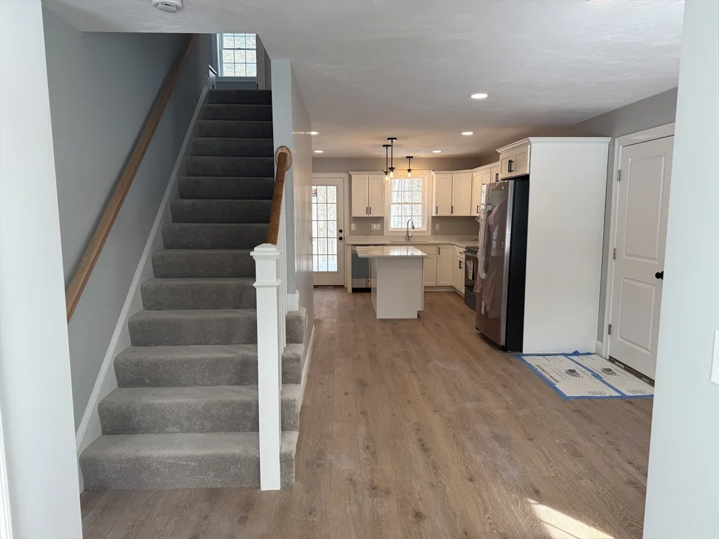 4 bed, 2 bath apartment for rent at 25 Kashmir's Way Unit 25, Middleboro — photo 2 of 40