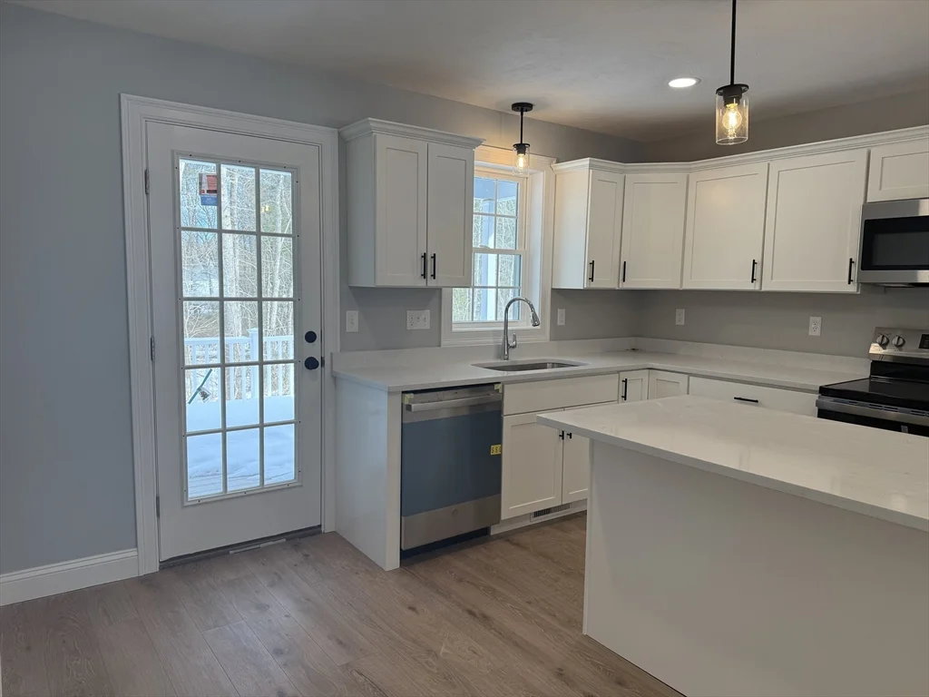 4 bed, 2 bath apartment for rent at 25 Kashmir's Way Unit 25, Middleboro — photo 7 of 40
