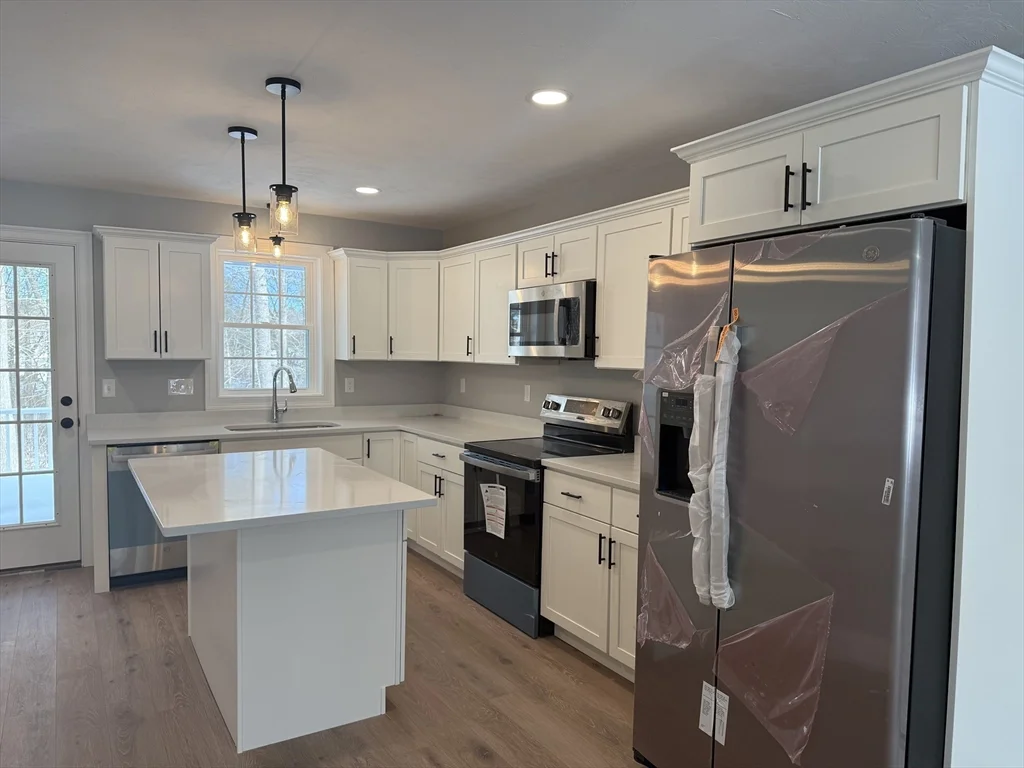 4 bed, 2 bath apartment for rent at 25 Kashmir's Way Unit 25, Middleboro — photo 5 of 40