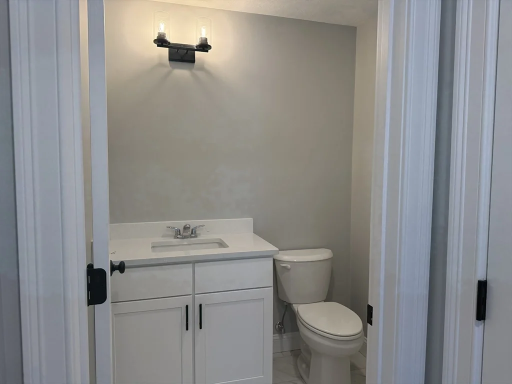 4 bed, 2 bath apartment for rent at 25 Kashmir's Way Unit 25, Middleboro — photo 17 of 40