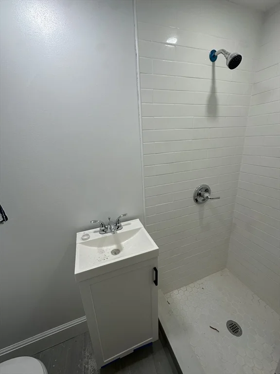 5 bed, 2 bath apartment for rent at 25 Kirkwood Rd Unit 1, Brighton — photo 6 of 9