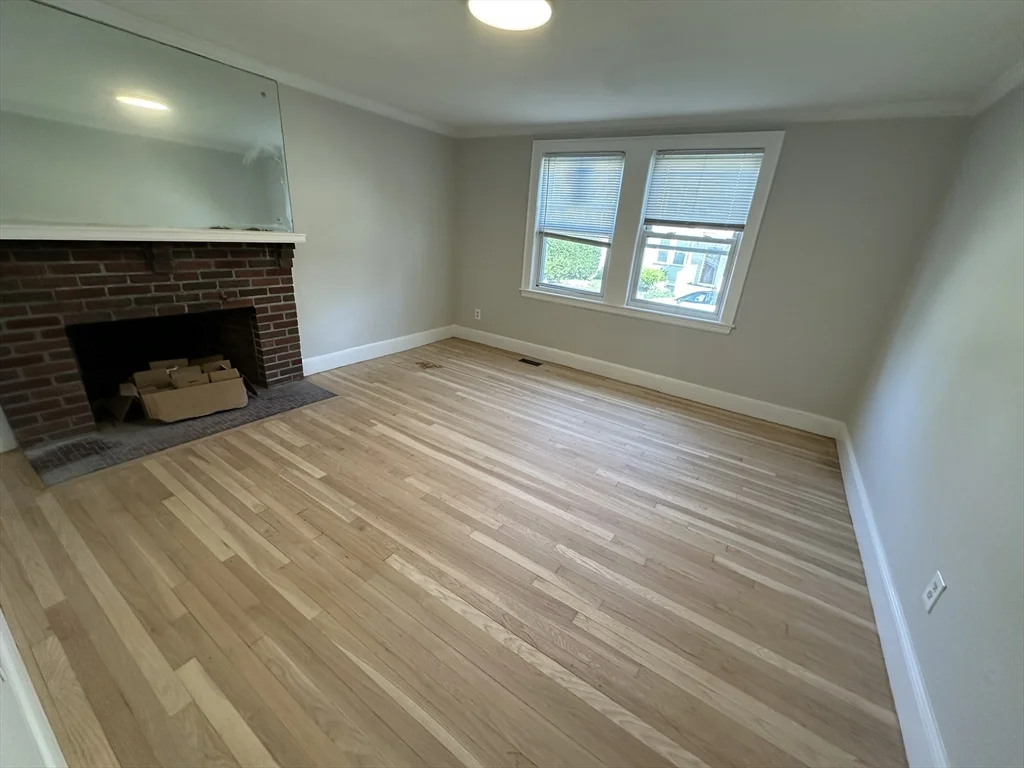 5 bed, 2 bath apartment for rent at 25 Kirkwood Rd Unit 1, Brighton — photo 3 of 9