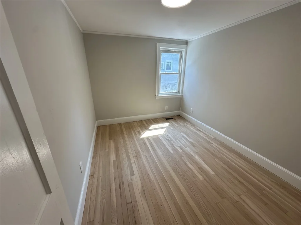 5 bed, 2 bath apartment for rent at 25 Kirkwood Rd Unit 1, Brighton — photo 5 of 9
