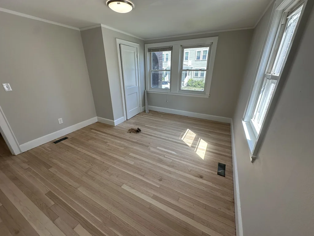 5 bed, 2 bath apartment for rent at 25 Kirkwood Rd Unit 1, Brighton — photo 4 of 9