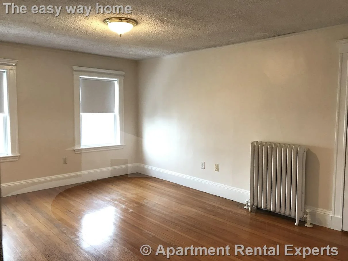 4 bed, 1 bath apartment for rent at 25 Lake St Unit 2, Arlington Line — photo 14 of 18