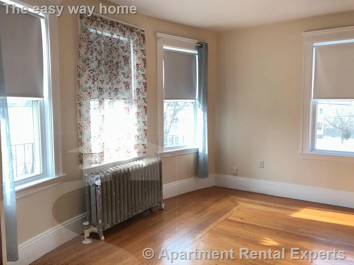 4 bed, 1 bath apartment for rent at 25 Lake St Unit 2, Arlington Line — photo 7 of 18