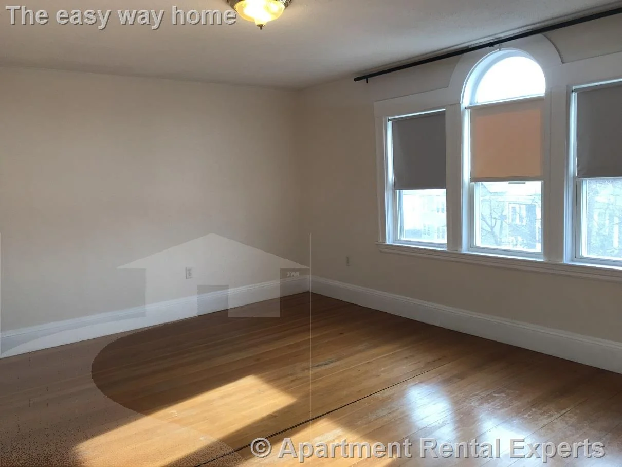 4 bed, 1 bath apartment for rent at 25 Lake St Unit 2, Arlington Line — photo 13 of 18