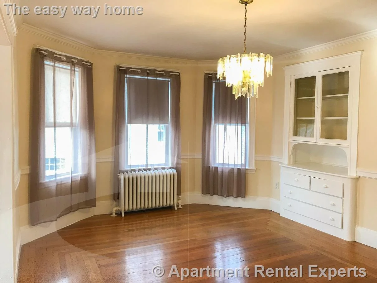 4 bed, 1 bath apartment for rent at 25 Lake St Unit 2, Arlington Line — photo 3 of 18