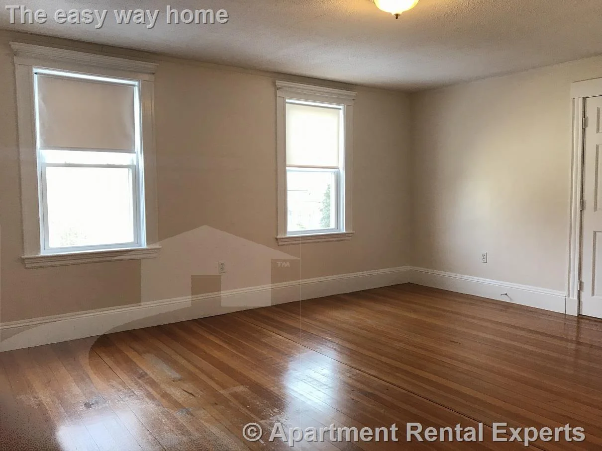 4 bed, 1 bath apartment for rent at 25 Lake St Unit 2, Arlington Line — photo 16 of 18