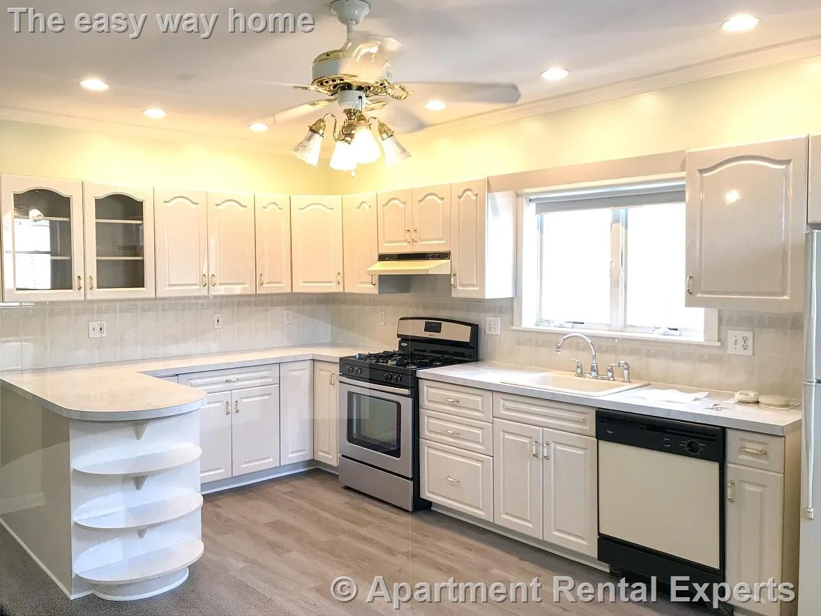 4 bed, 1 bath apartment for rent at 25 Lake St Unit 2, Arlington Line — photo 1 of 18