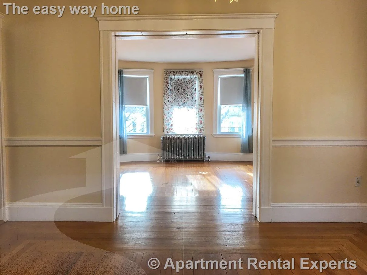 4 bed, 1 bath apartment for rent at 25 Lake St Unit 2, Arlington Line — photo 8 of 18