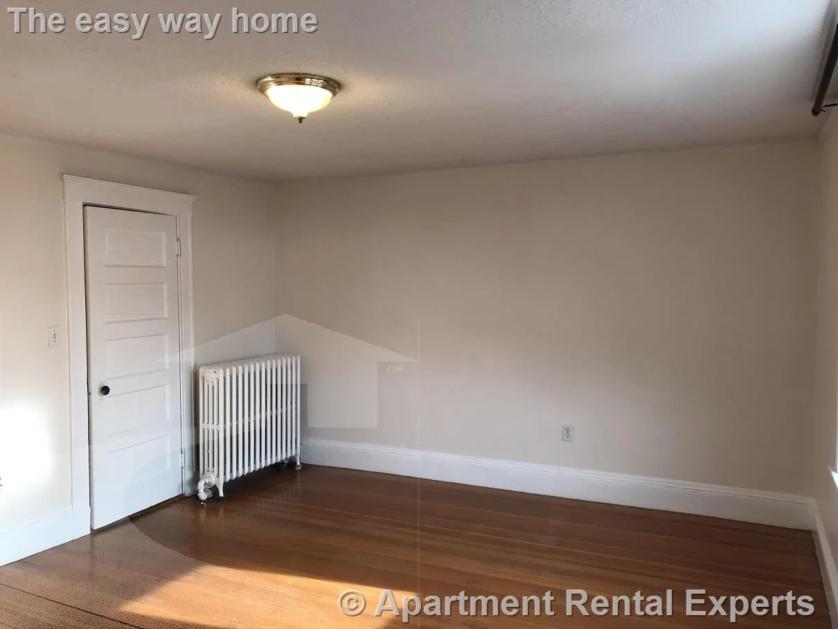 4 bed, 1 bath apartment for rent at 25 Lake St Unit 2, Arlington Line — photo 15 of 18