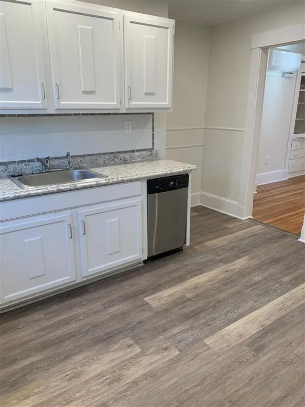 2 bed, 1 bath apartment for rent at 25 Laurel St Unit 1, Arlington Heights — photo 3 of 20