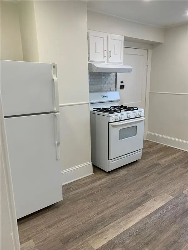 2 bed, 1 bath apartment for rent at 25 Laurel St Unit 1, Arlington Heights — photo 2 of 20