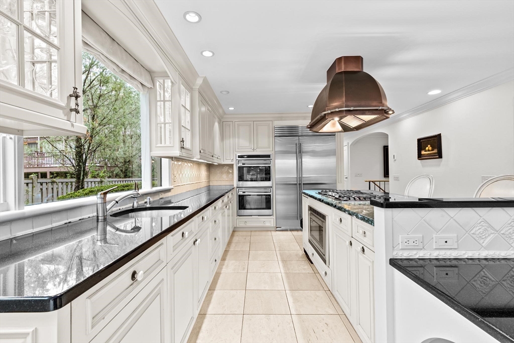 4 bed, 3 bath apartment for rent at 25 Laurus Ln, Newton — photo 5 of 31