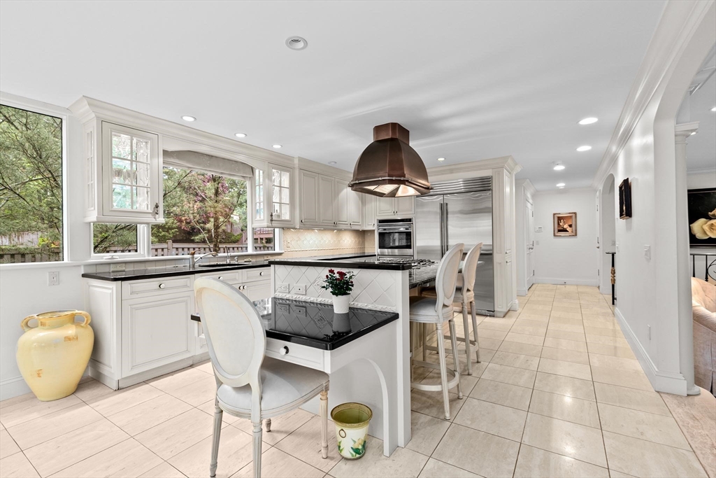 4 bed, 3 bath apartment for rent at 25 Laurus Ln, Newton — photo 3 of 31