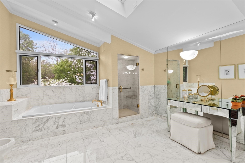 4 bed, 3 bath apartment for rent at 25 Laurus Ln, Newton — photo 16 of 31