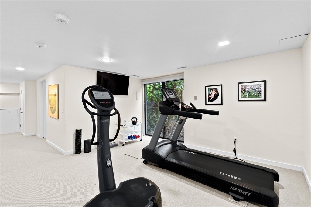 4 bed, 3 bath apartment for rent at 25 Laurus Ln, Newton — photo 23 of 31
