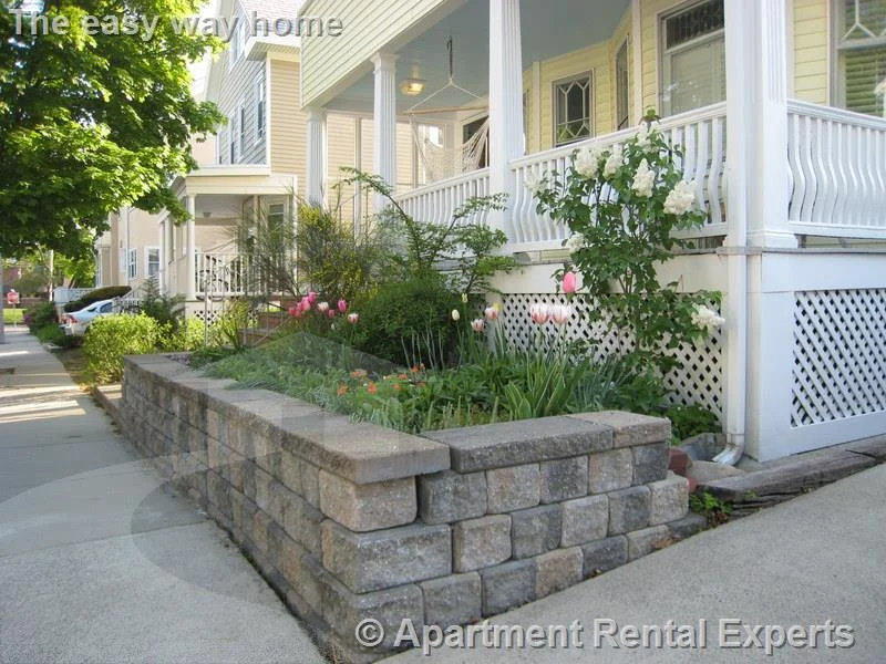 2 bed, 1 bath apartment for rent at 25 Leonard St Unit 1, Davis Square — photo 15 of 16