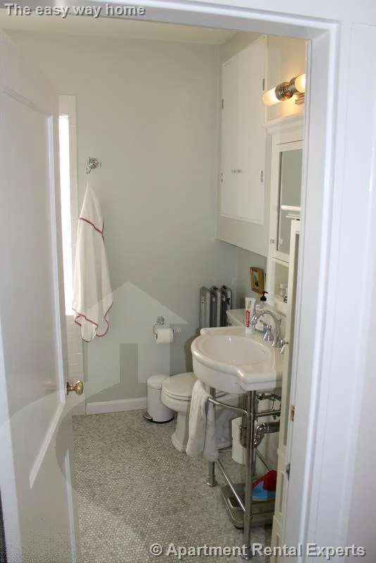 2 bed, 1 bath apartment for rent at 25 Leonard St Unit 1, Davis Square — photo 13 of 16