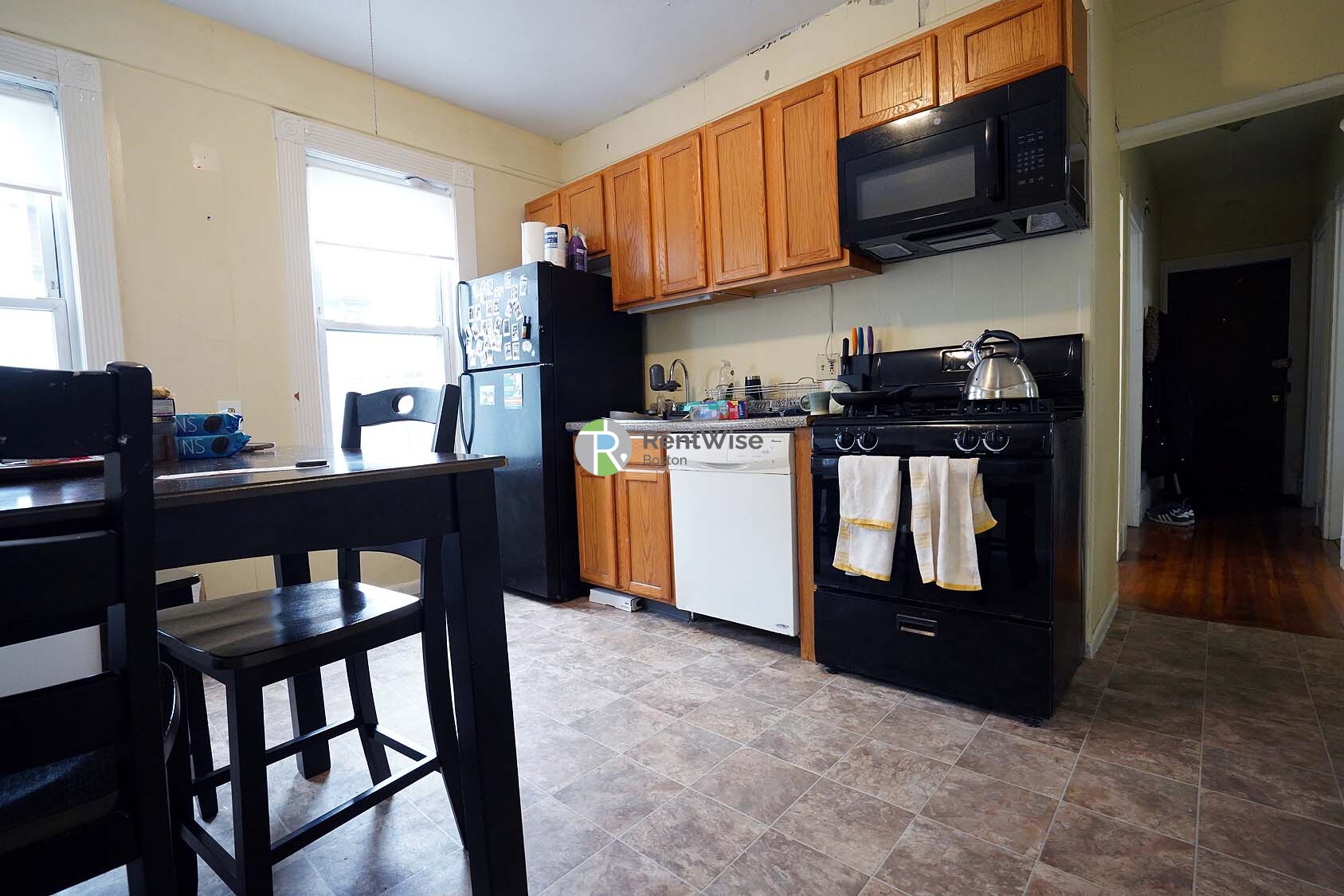 3 bed, 1 bath apartment for rent at 25 Linden St Unit 2, Allston — photo 4 of 17