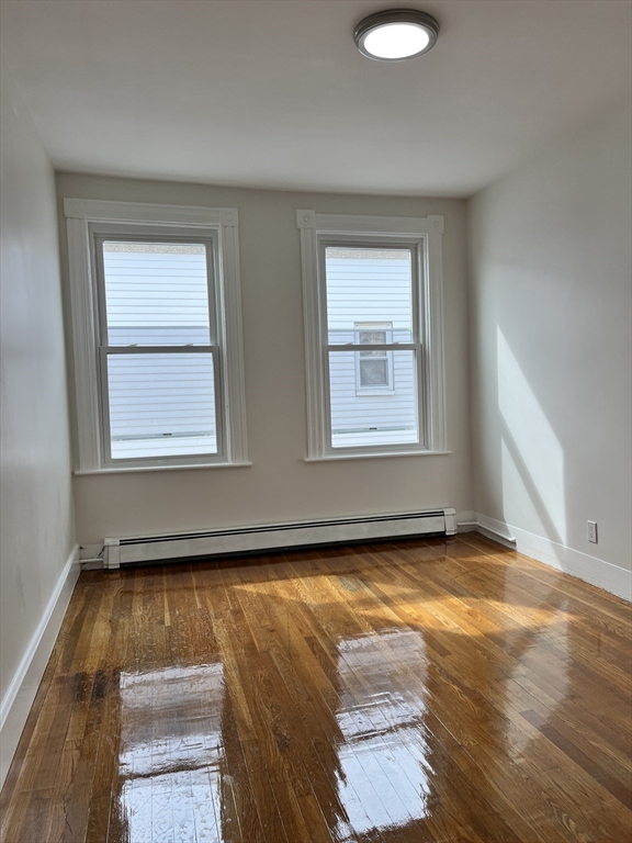 3 bed, 1 bath apartment for rent at 25 Linden St Unit 3, Ward Two — photo 3 of 8