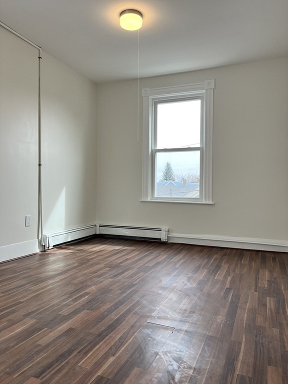3 bed, 1 bath apartment for rent at 25 Linden St Unit 3, Ward Two — photo 2 of 8