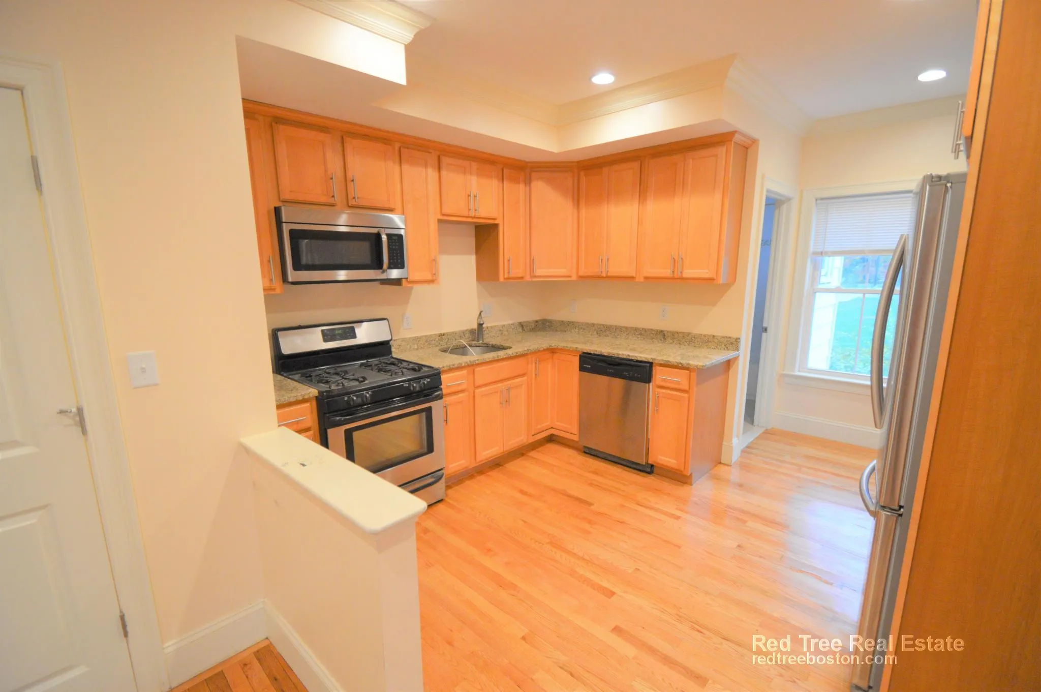 4 bed, 2 bath apartment for rent at 25 Lothrop St Unit 2, Brighton — photo 2 of 19