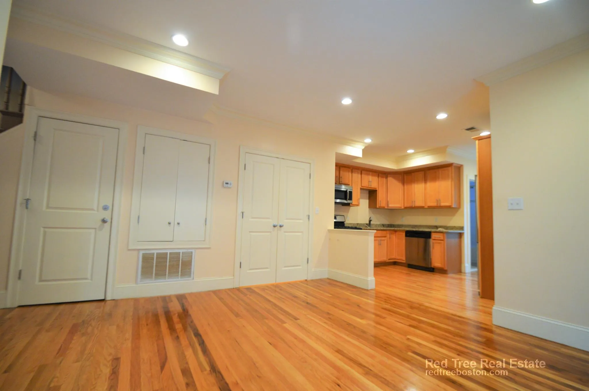 4 bed, 2 bath apartment for rent at 25 Lothrop St Unit 2, Brighton — photo 4 of 19
