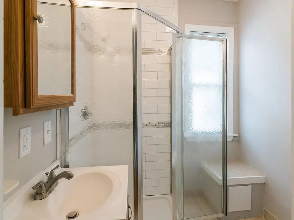 4 bed, 2 bath apartment for rent at 25 Magdala St Unit 2, Boston — photo 6 of 19