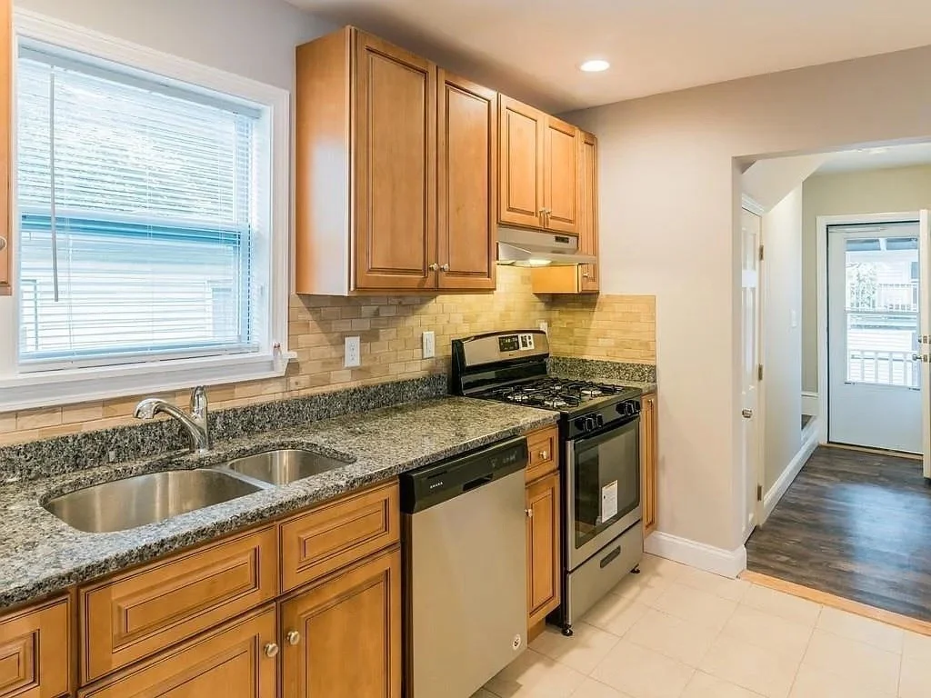 4 bed, 2 bath apartment for rent at 25 Magdala St Unit 2, Boston — photo 3 of 19