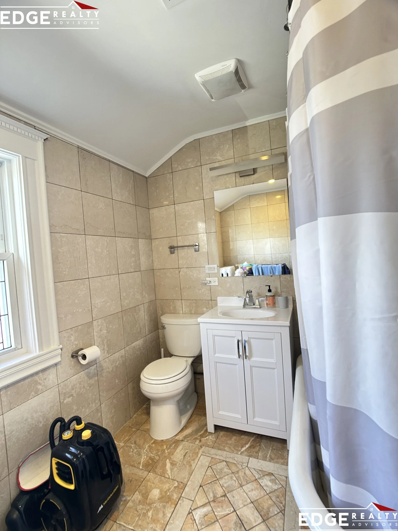 5 bed, 4+ bath apartment for rent at 25 Mapleton St Unit 2, Brighton — photo 2 of 13