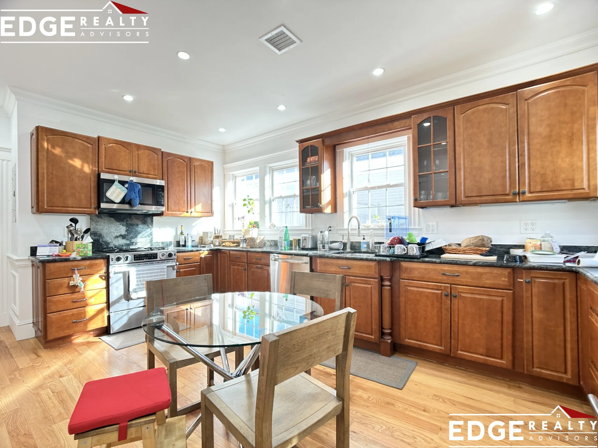 5 bed, 4+ bath apartment for rent at 25 Mapleton St Unit 2, Brighton — photo 10 of 13