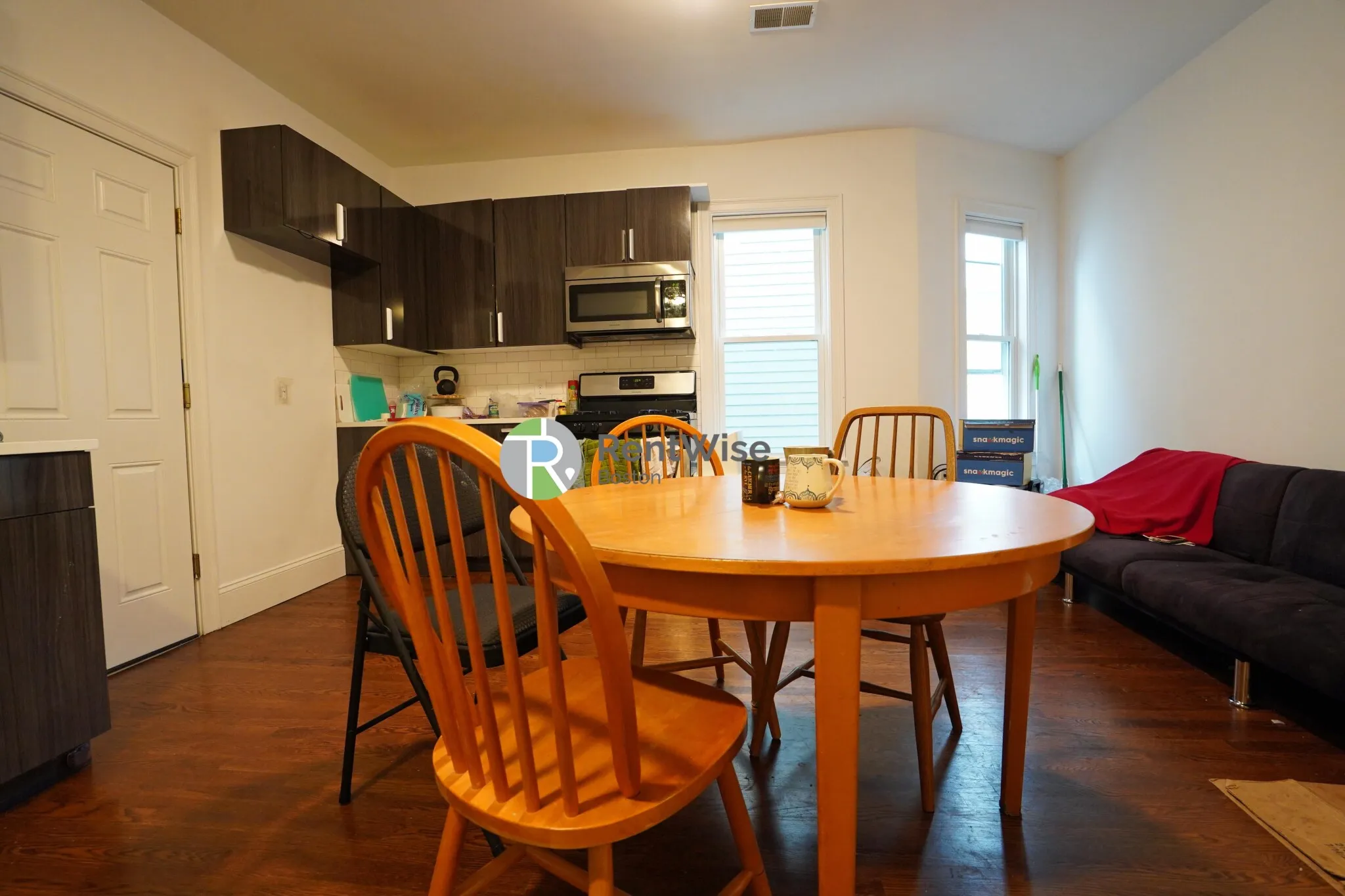 4 bed, 1 bath apartment for rent at 25 Marney St Unit 2, Wellington-Harrington — photo 3 of 25