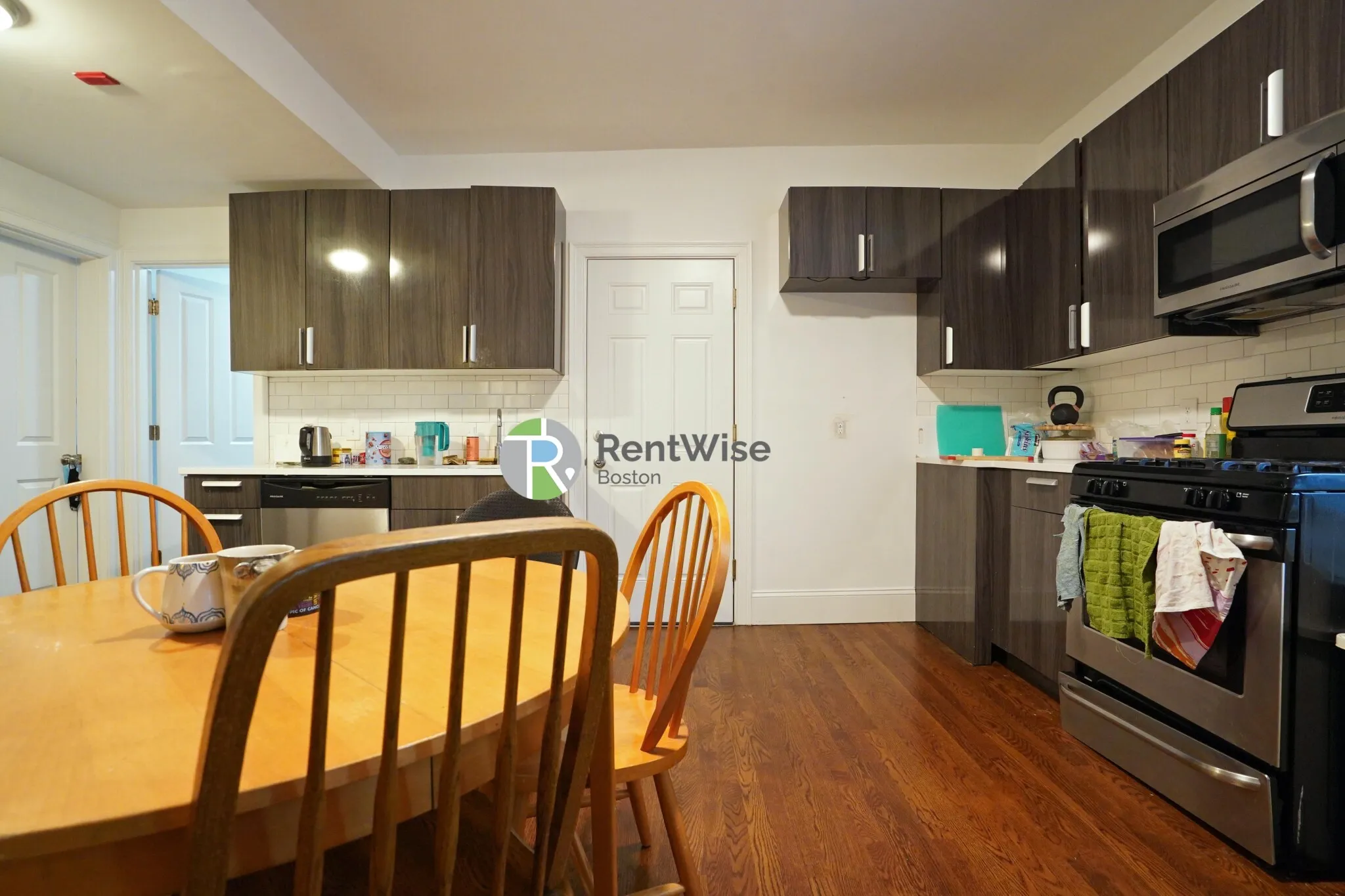 4 bed, 1 bath apartment for rent at 25 Marney St Unit 2, Wellington-Harrington — photo 5 of 25