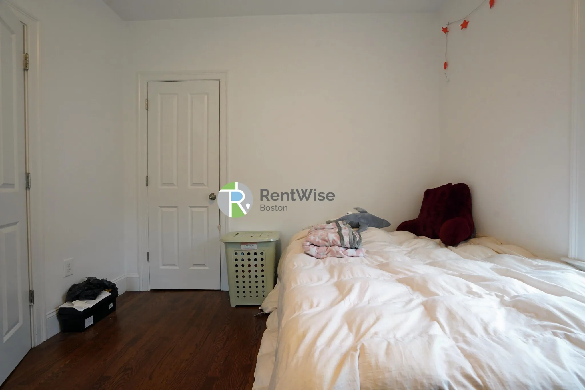 4 bed, 1 bath apartment for rent at 25 Marney St Unit 2, Wellington-Harrington — photo 8 of 25