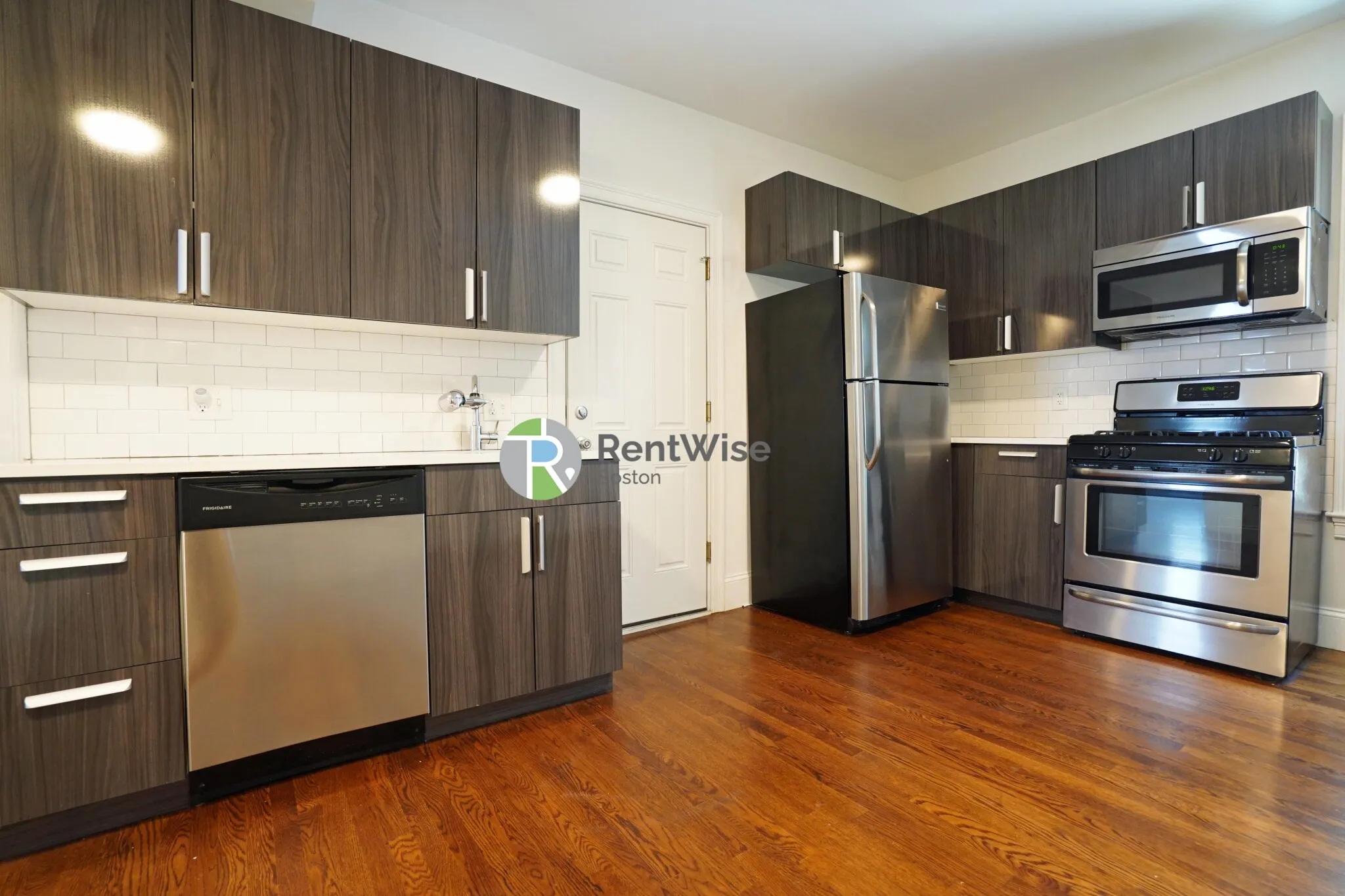 4 bed, 1 bath apartment for rent at 25 Marney St Unit 3, Wellington-Harrington — photo 6 of 49
