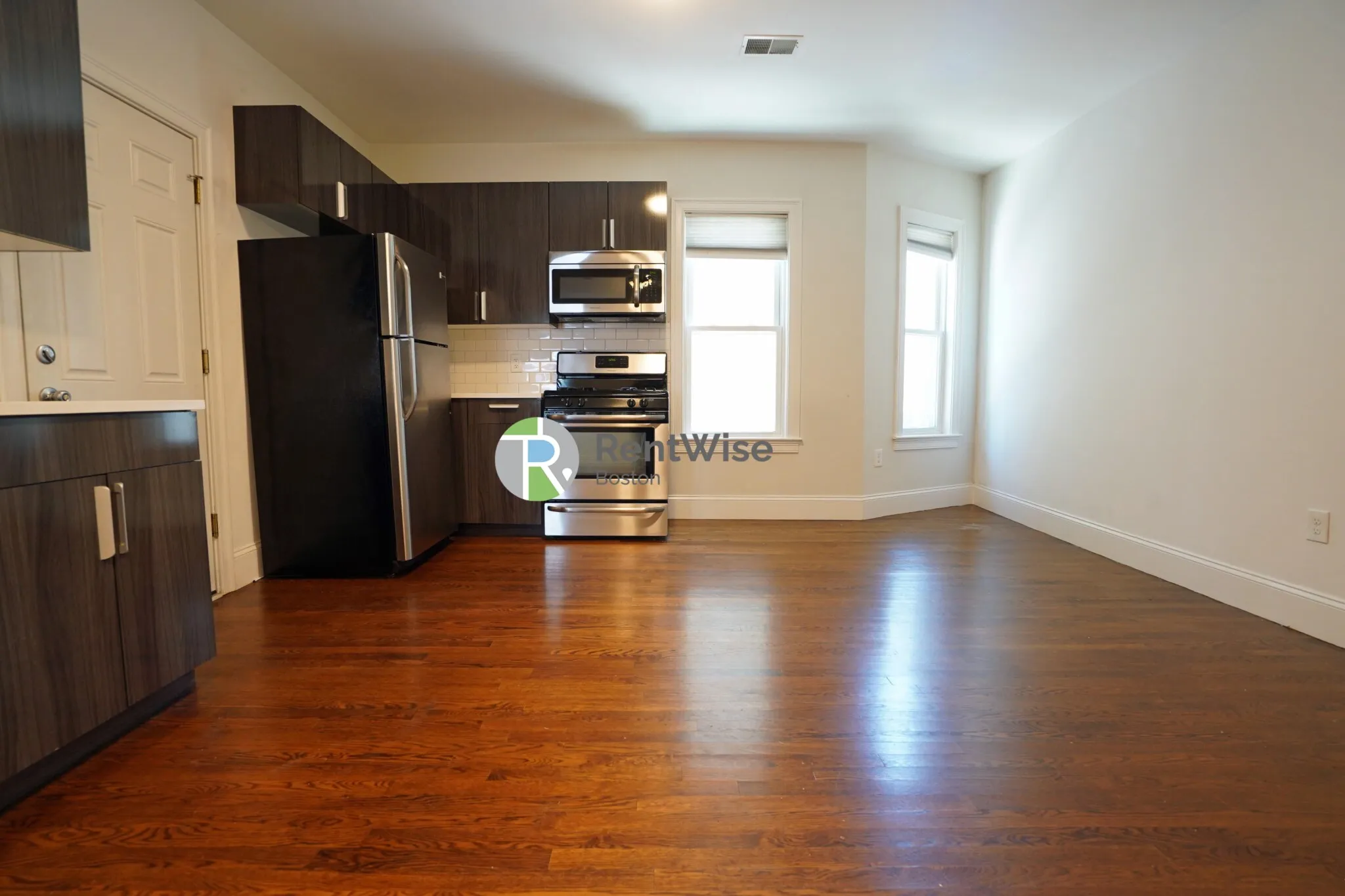4 bed, 1 bath apartment for rent at 25 Marney St Unit 3, Wellington-Harrington — photo 4 of 49