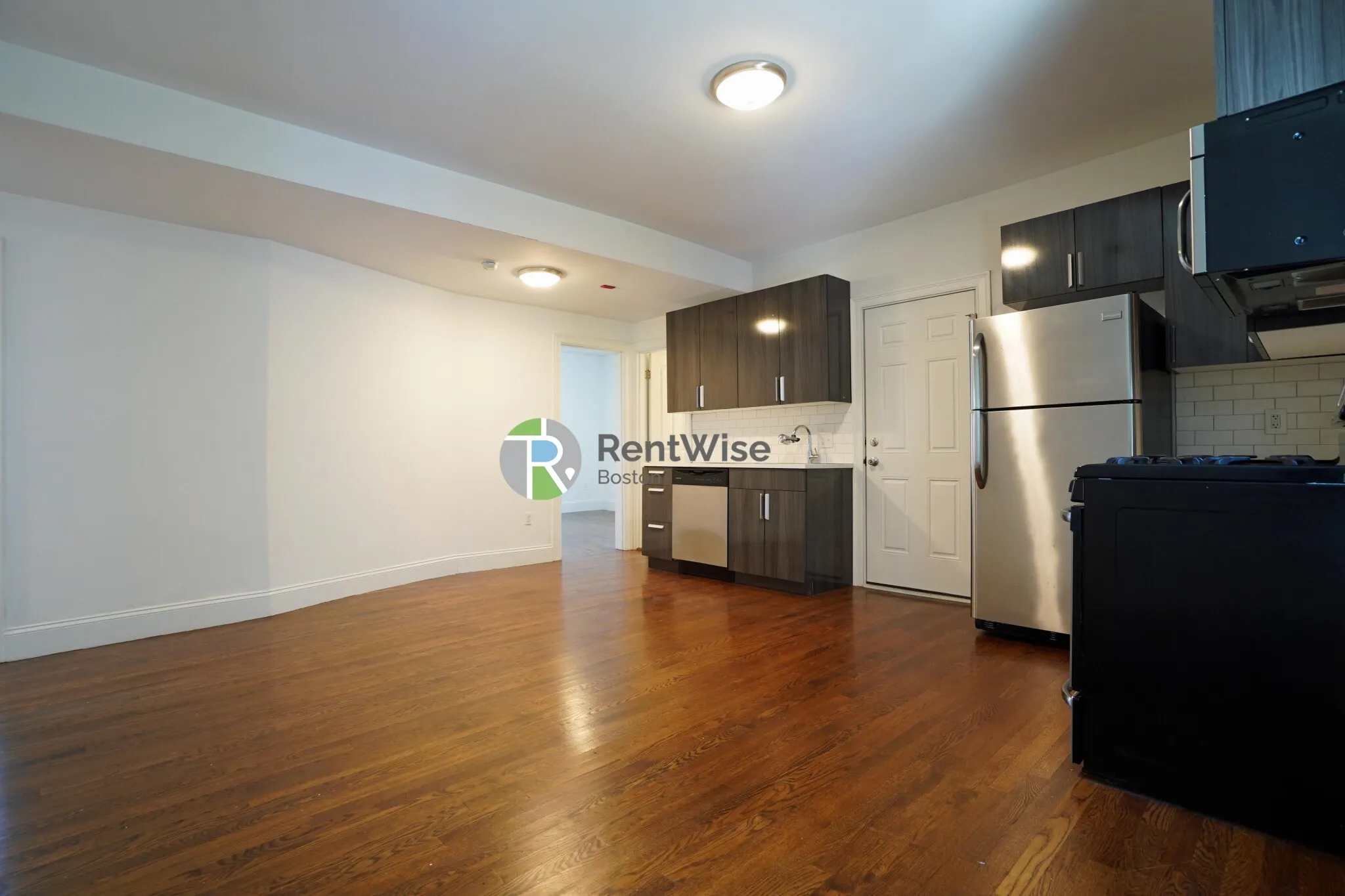 4 bed, 1 bath apartment for rent at 25 Marney St Unit 3, Wellington-Harrington — photo 3 of 49