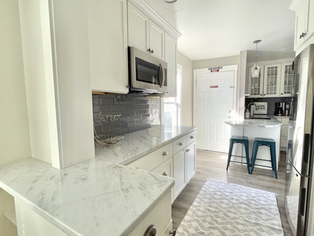 3 bed, 2 bath apartment for rent at 25 Mechanic St Unit 2, Old Town — photo 2 of 18
